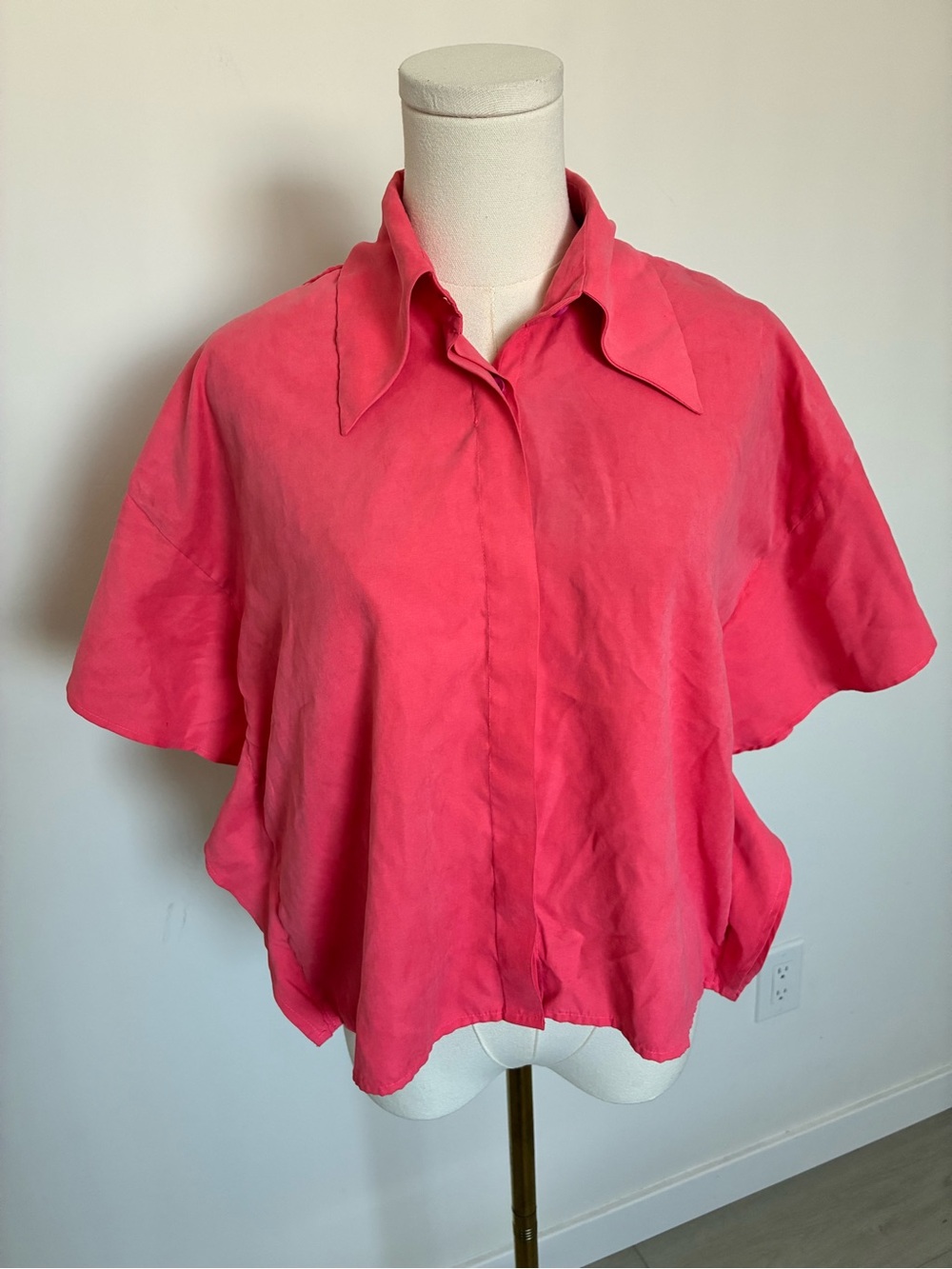 Lusifer by Mo&Co Women's Button-Down Shirt Salmon Pink Bat Wing Sleeve